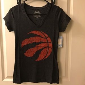 Raptors women’s V Neck XSmall T-shirt
